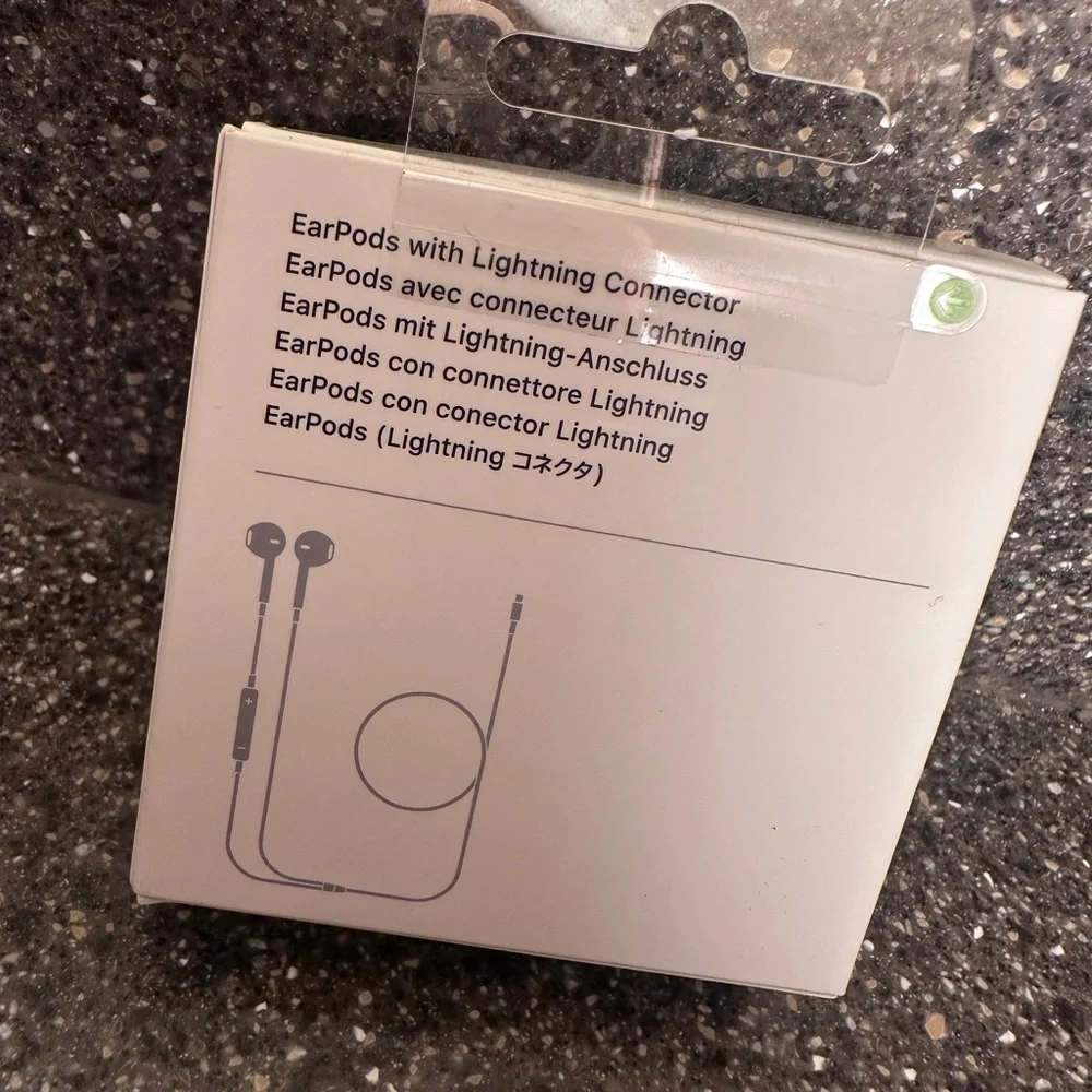 Apple EarPods with Lightning Connector - Classic White